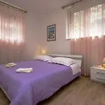 Guest House With Garden - Zuvan