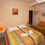 Guest House With Garden - Zuvan Split