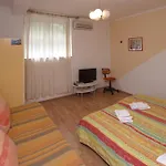 Guest House With Garden - Zuvan Guest house Split