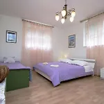 Guest House With Garden - Zuvan 3* Split