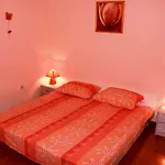 Guest House With Garden - Zuvan