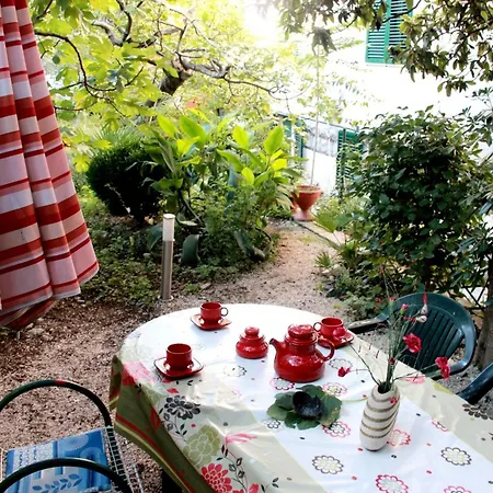 Guest House With Garden - Zuvan Split