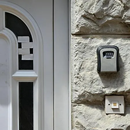 Guest House With Garden - Zuvan 3* Split