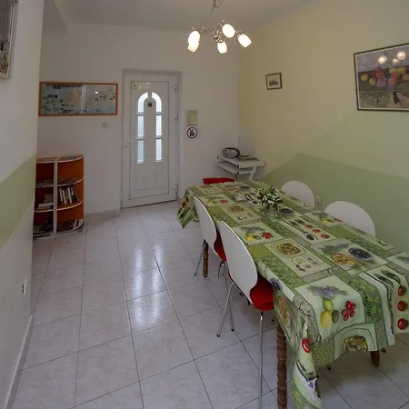 Guest House With Garden - Zuvan
