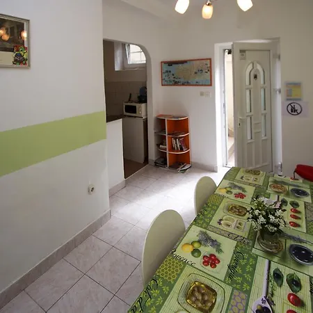 Guest House With Garden - Zuvan 3*