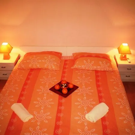 Guest house Guest House With Garden - Zuvan 3*