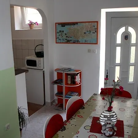 Guest House With Garden - Zuvan