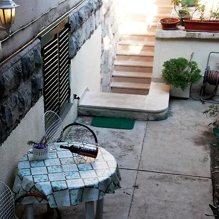 Guest House With Garden - Zuvan Split