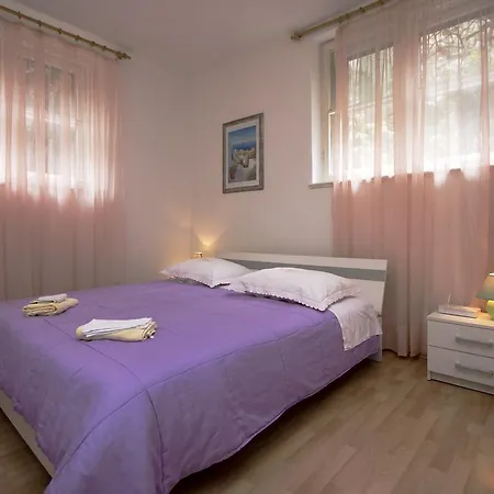 Guest House With Garden - Zuvan