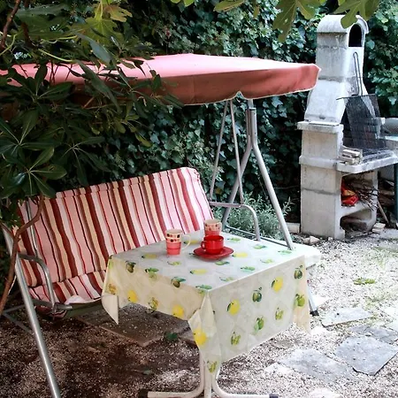 Casa de hóspedes With Garden - Zuvan Split