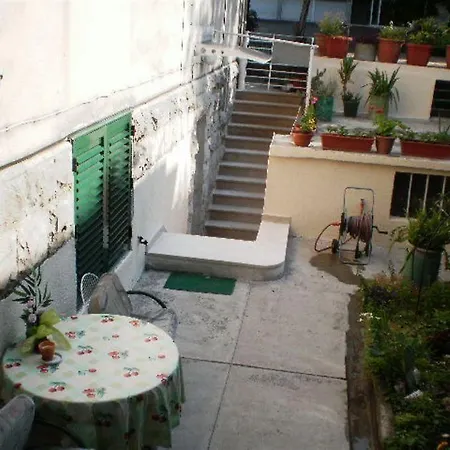 Гостевой дом With Garden - Zuvan