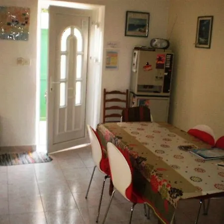 Gasthof Guest House With Garden - Zuvan 3*