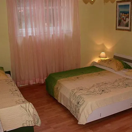 Guest House With Garden - Zuvan