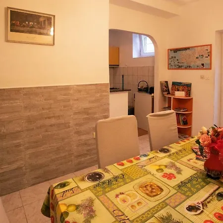 Guest House With Garden - Zuvan 3* Split