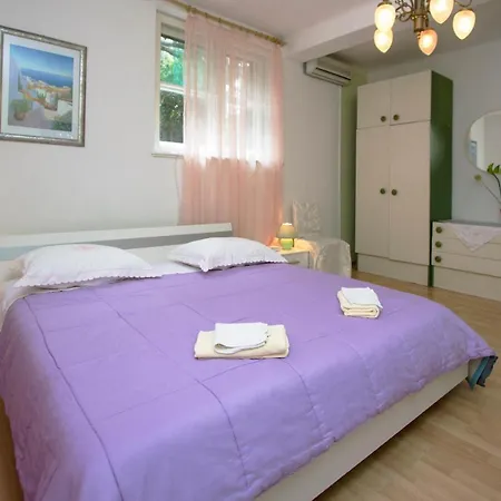 Guest House With Garden - Zuvan 3*