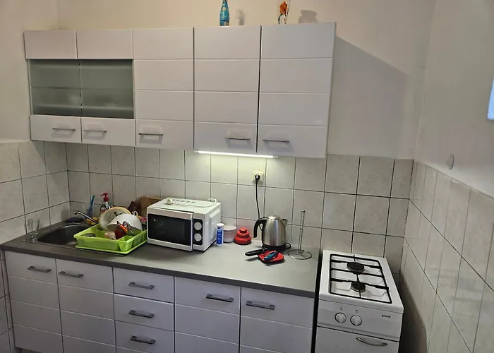 Pensjonat With Garden - Zuvan 3*