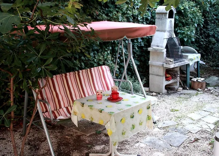 Pensjonat With Garden - Zuvan Split