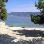 Pensjonat With Garden - Zuvan 3*