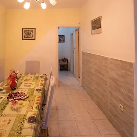 Gasthuis With Garden - Zuvan